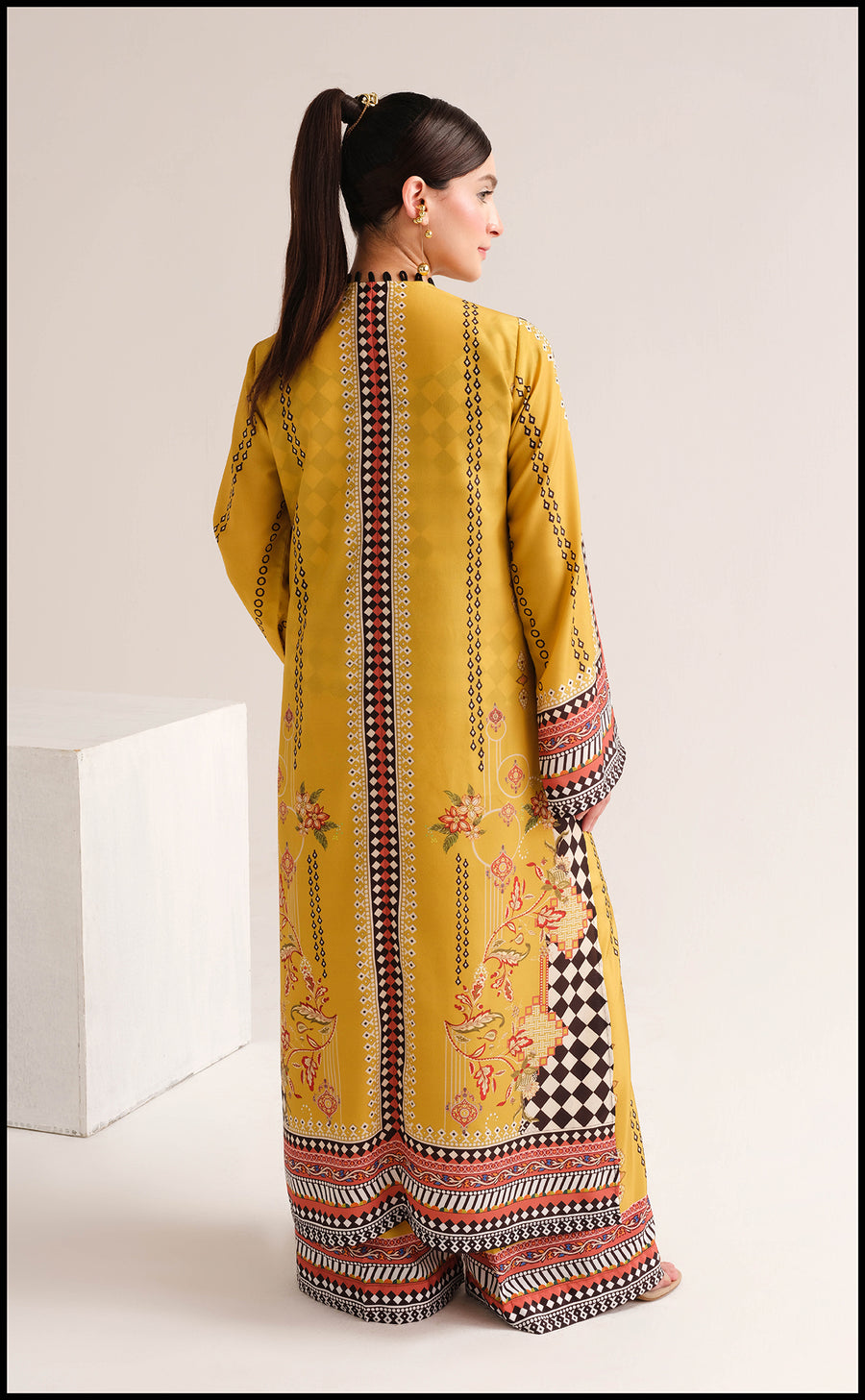 Zareen – زرّین